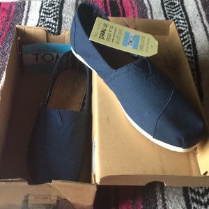 TOMS classic Navy Canvas size 10